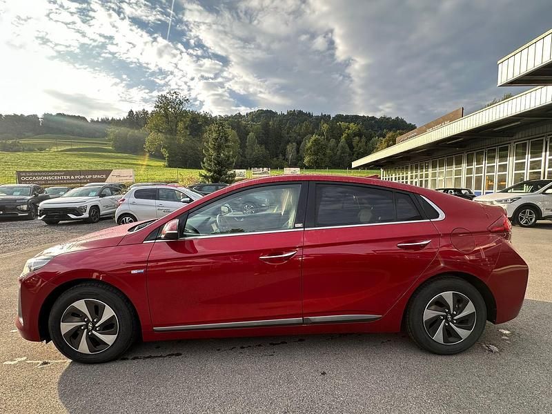 Gebraucht Hyundai Ioniq 141 PS (103 kW) 2018 Rot Kleinwagen