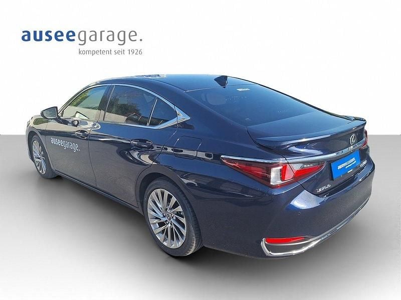 Gebraucht Lexus ES300H 218 PS (160 kW) 2024 Blau Limousine
