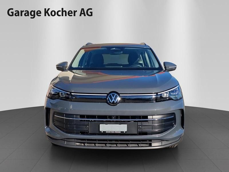 Gebraucht VW Tiguan Life 204 PS (150 kW) 2024 Grau SUV