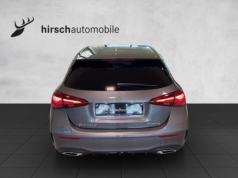 Neu Mercedes A250 224 PS (164 kW) 2025 Grau Limousine