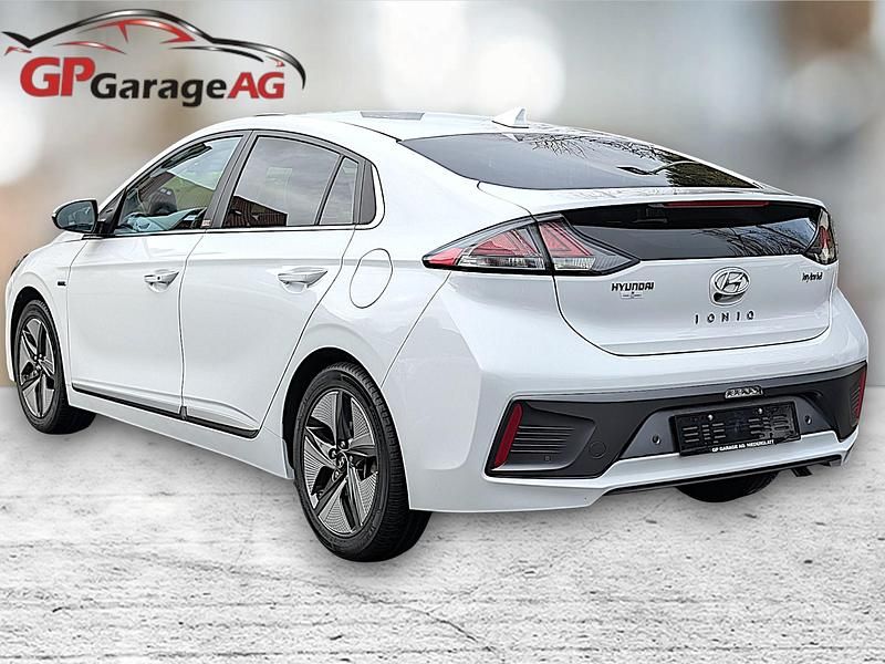 Gebraucht Hyundai Ioniq 141 PS (103 kW) 2020 Weiss Kleinwagen