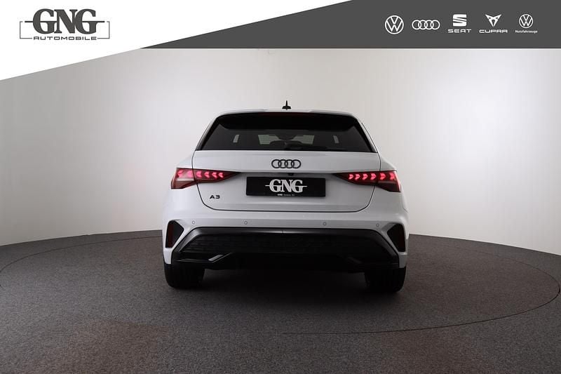 Neu Audi A3 Attraction 150 PS (110 kW) 2025 Weiss Limousine