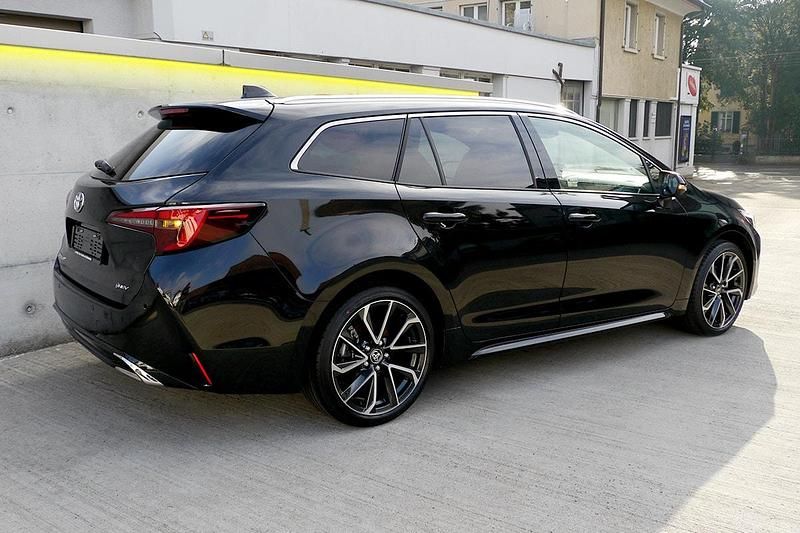 Neu Toyota Corolla Premium 178 PS (130 kW) 2025 Kombi