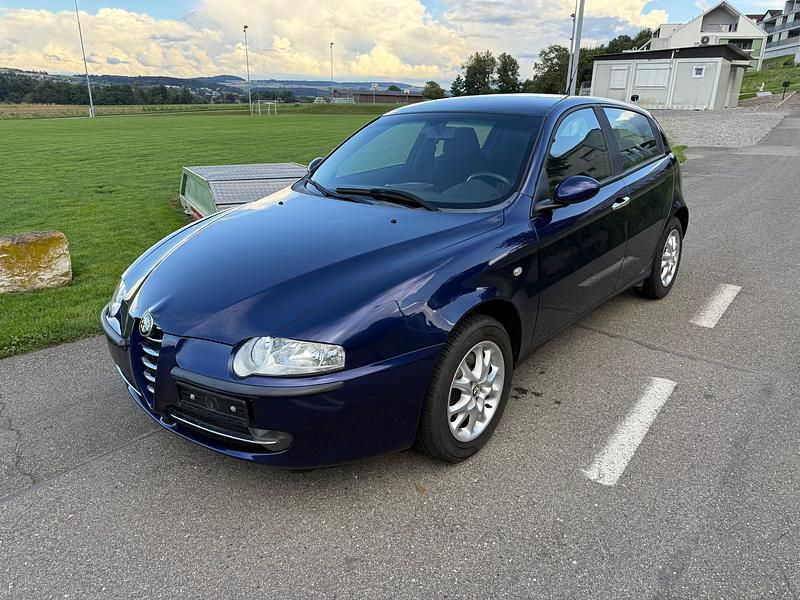 Gebraucht 2002 Alfa Romeo 147 Distinctive Kleinwagen | CHF 2’900 - Bild 1/4