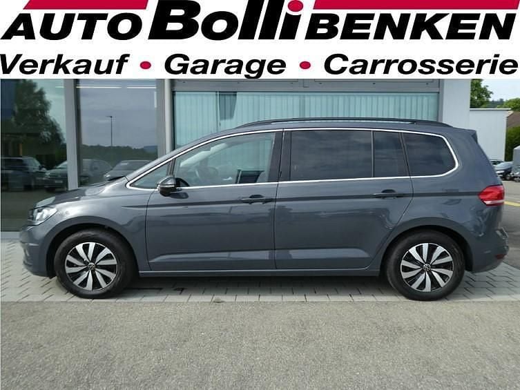 Grau Gebraucht 2023 VW Touran Comfortline Van / Kleinbus | CHF 33’980 (Etwas zu teuer) - Bild 1/4