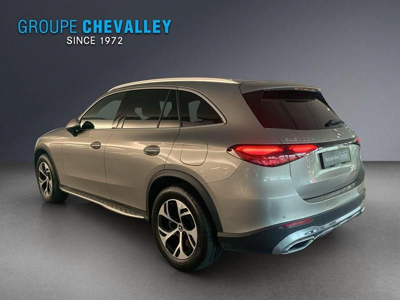 Gebraucht Mercedes GLC300e 204 PS (150 kW) 2024 Grau SUV