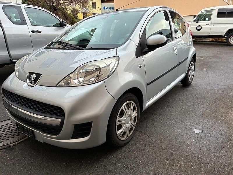Gebraucht Peugeot 107 68 PS (50 kW) 2011 Kleinwagen