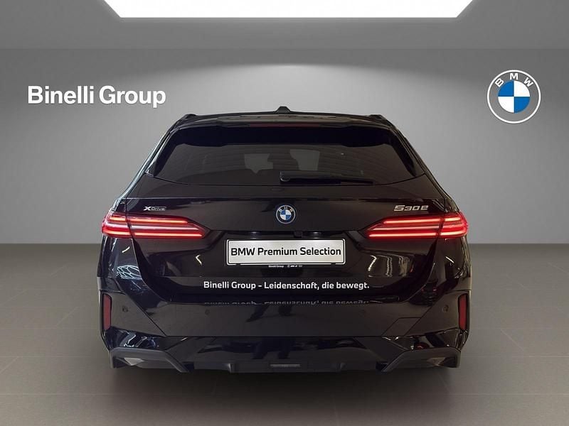 Gebraucht BMW 530e M Sport 299 PS (219 kW) 2025 Schwarz Kombi