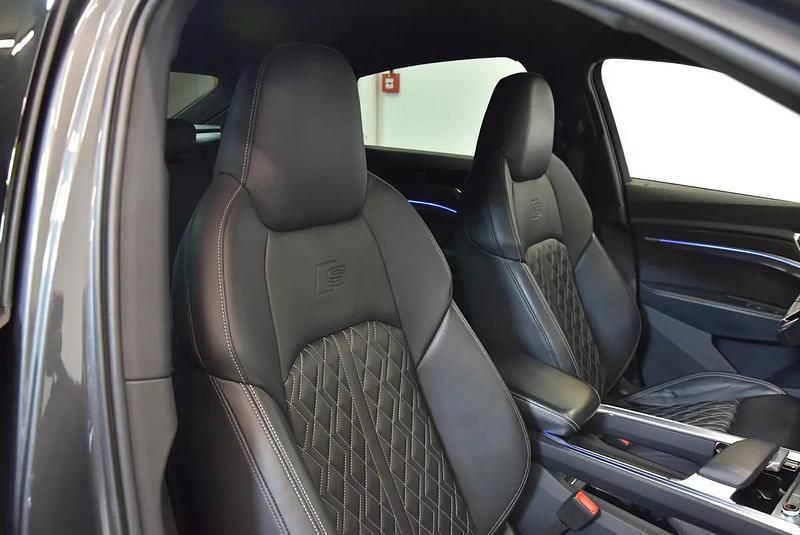 Gebraucht Audi e-tron Black Edition 300 kW (408 PS) 2026 Gray SUV