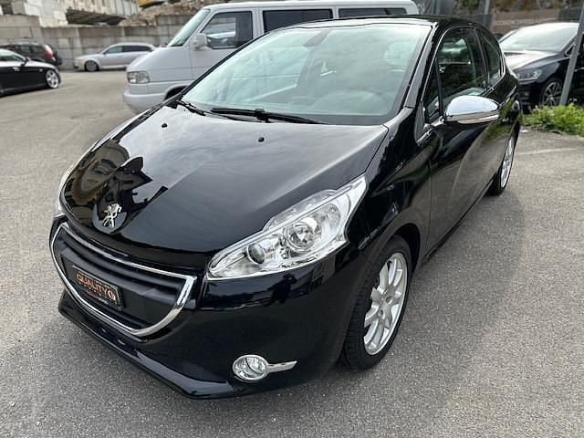 Gebraucht Peugeot 208 Allure 82 PS (60 kW) 2014 Kleinwagen