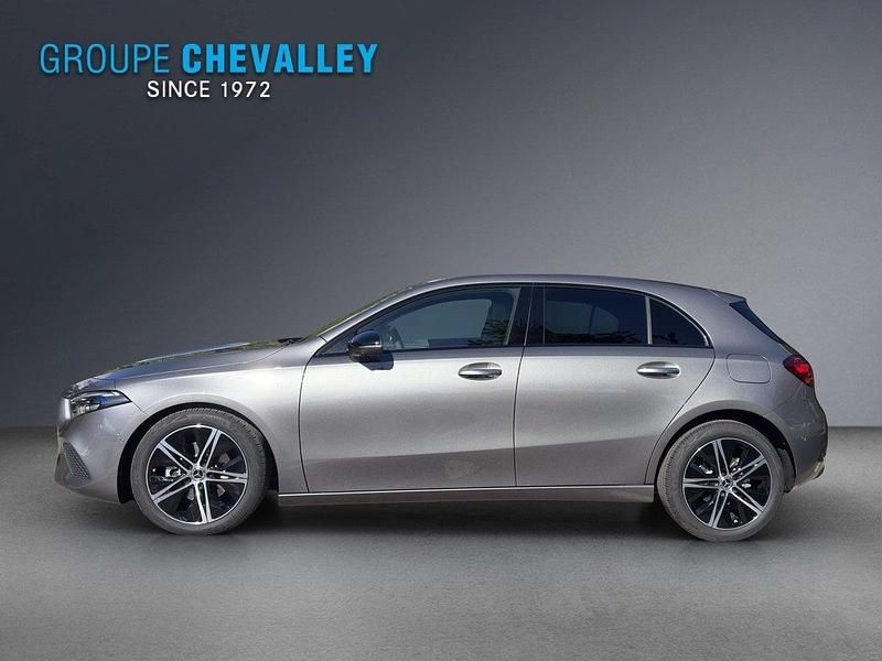 Neu Mercedes A200 Night 163 PS (119 kW) 2025 Grau Limousine