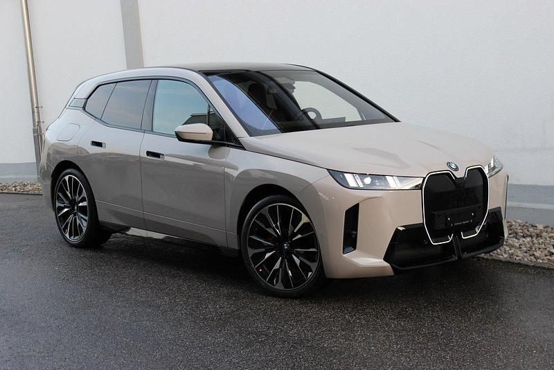 Gebraucht BMW iX M Sport 400 kW (544 PS) 2025 Beige SUV