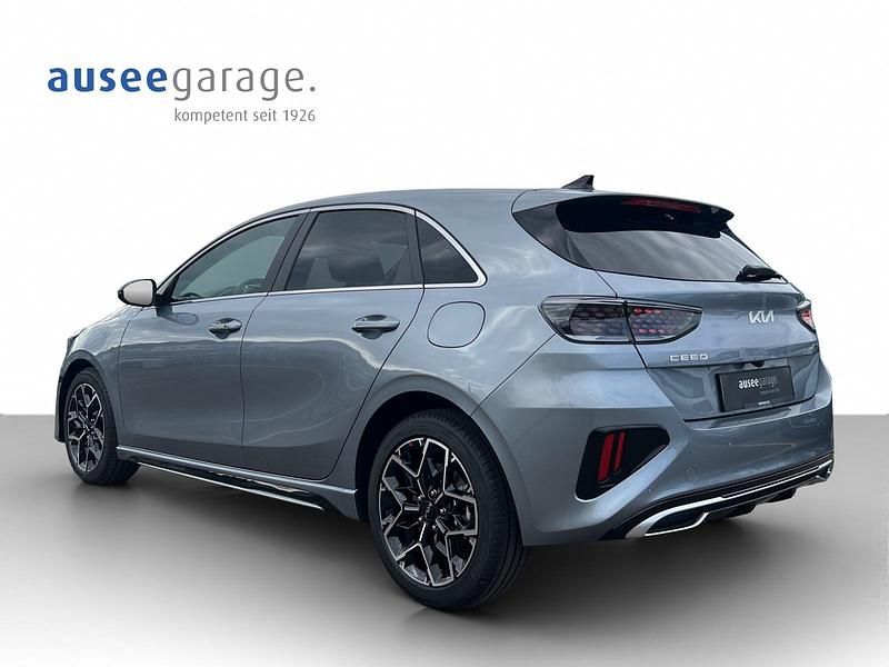 Neu Kia Ceed GT-Line 140 PS (102 kW) 2025 Silber Kleinwagen