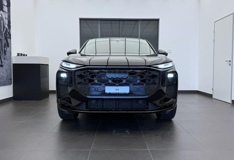 Neu Audi Q3 Sportback Ambiente 150 PS (110 kW) 2025 Schwarz SUV