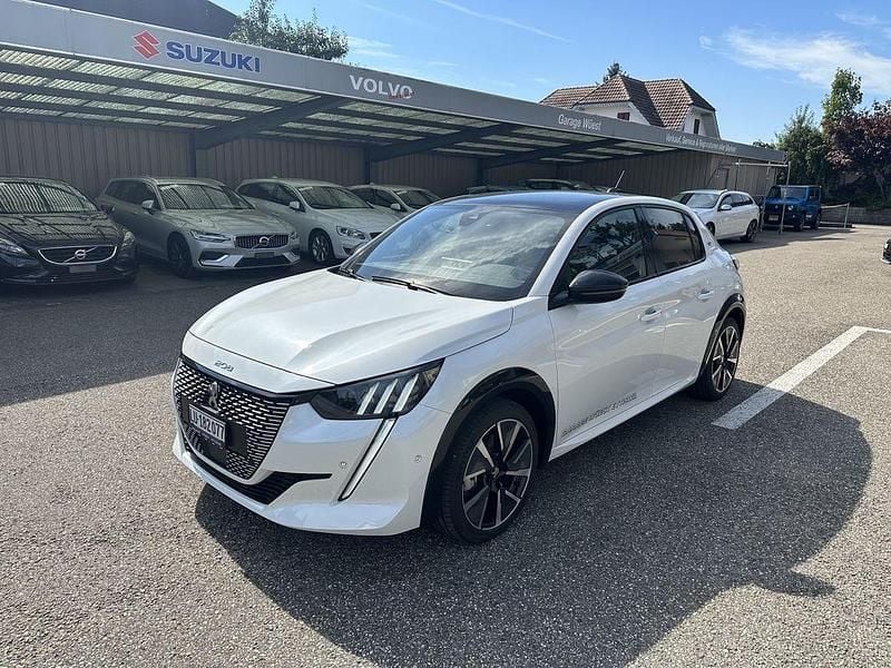Weiss Gebraucht 2023 Peugeot 208 GT Kleinwagen | CHF 27’600 - Bild 1/4