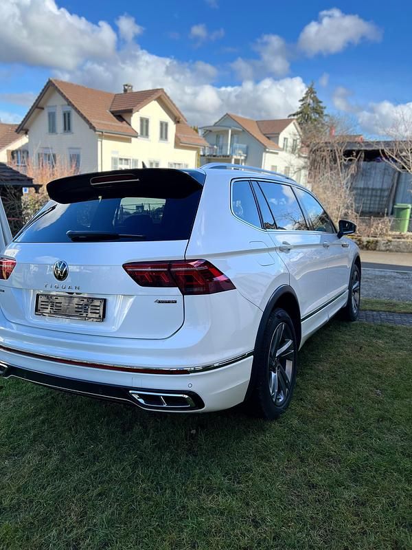Gebraucht VW Tiguan Allspace R-line 200 PS (147 kW) 2024 SUV
