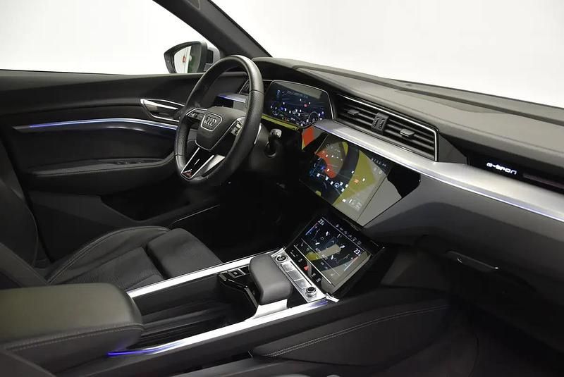 Gebraucht Audi e-tron S-Line 230 kW (313 PS) 2026 Silber SUV