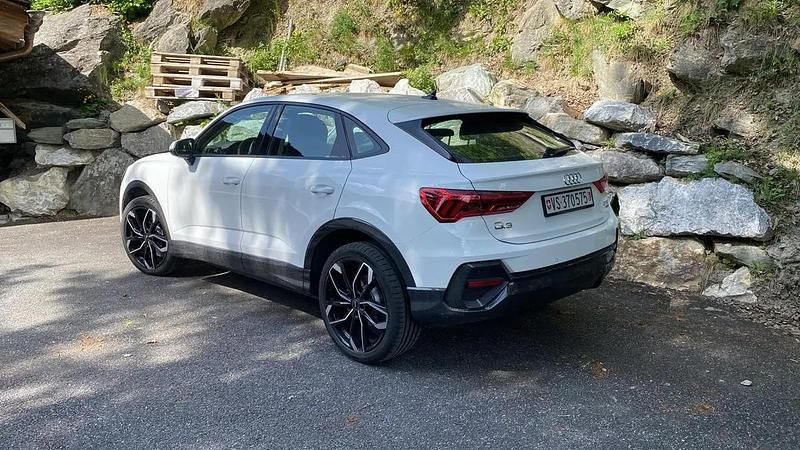 Gebraucht Audi Q3 Sportback Attraction 150 PS (110 kW) 2025 Weiss SUV