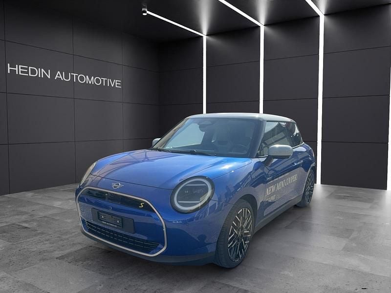 Blau Gebraucht 2025 Mini Cooper SE Kleinwagen | CHF 40’900 - Bild 1/4