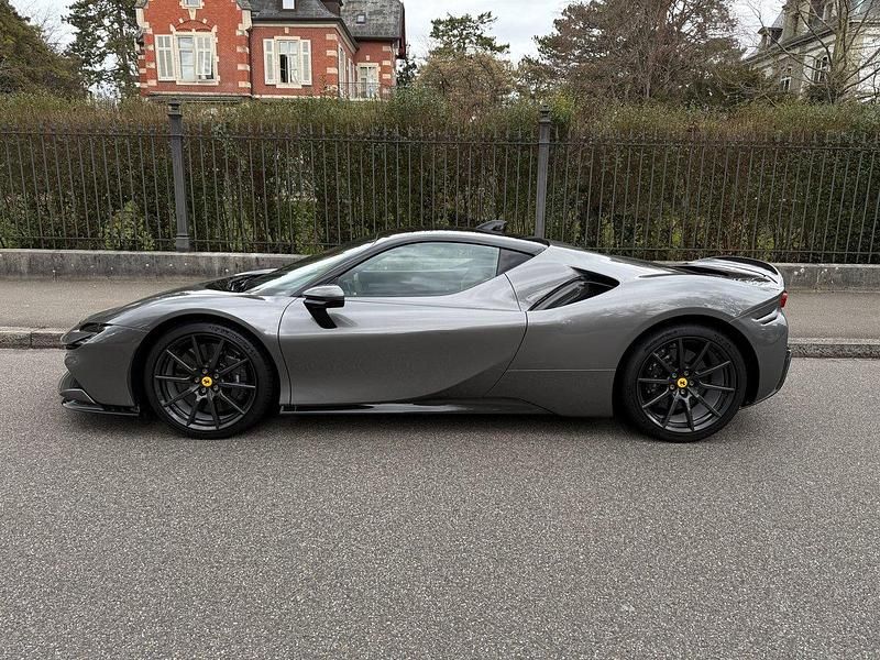 Gebraucht Ferrari SF90 1000 PS (735 kW) 2022 Grau Coupé