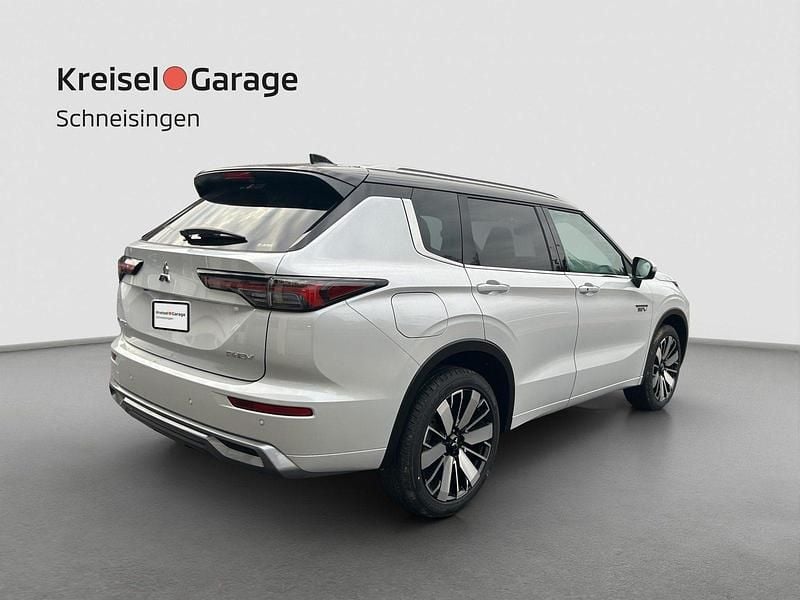 Neu Mitsubishi Outlander P-HEV Instyle 306 PS (225 kW) 2025 Weiss SUV