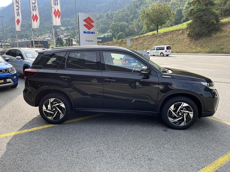 Neu Suzuki Vitara 110 PS (80 kW) 2025 Grau SUV