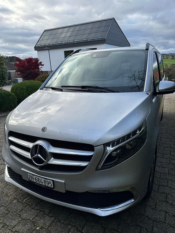 Gebraucht 2023 Mercedes V300 Avantgarde Van / Kleinbus | CHF 61’500 (Guter Preis) - Bild 1/4