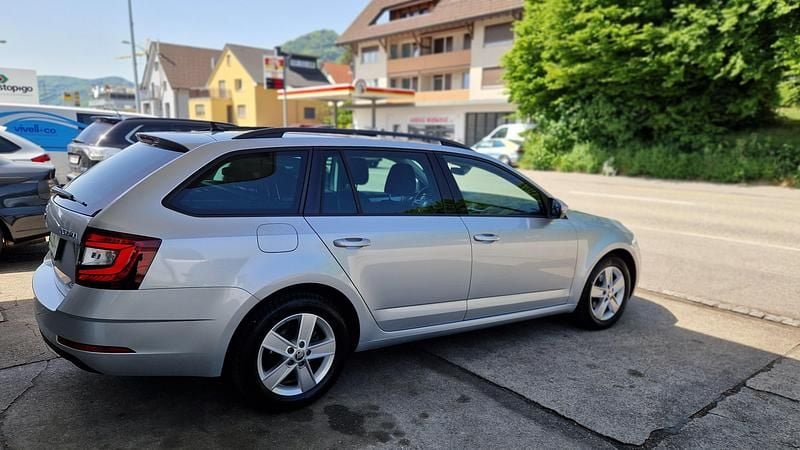 Gebraucht Skoda Octavia Ambition 150 PS (110 kW) 2019 Silber Kombi