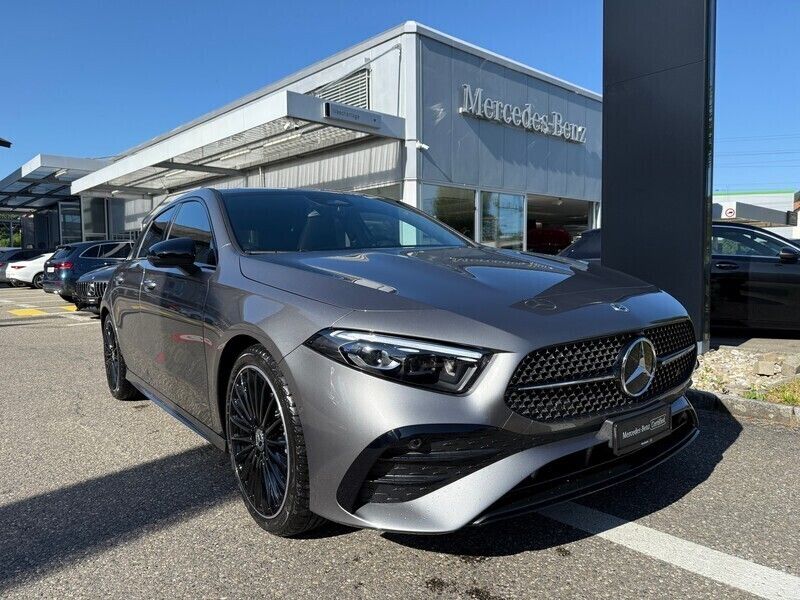 Grau Gebraucht 2025 Mercedes A200 Night Limousine | CHF 52’900 - Bild 1/4