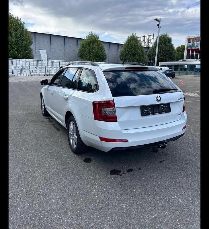Gebraucht Skoda Octavia Elegance 184 PS (135 kW) 2015 Kombi