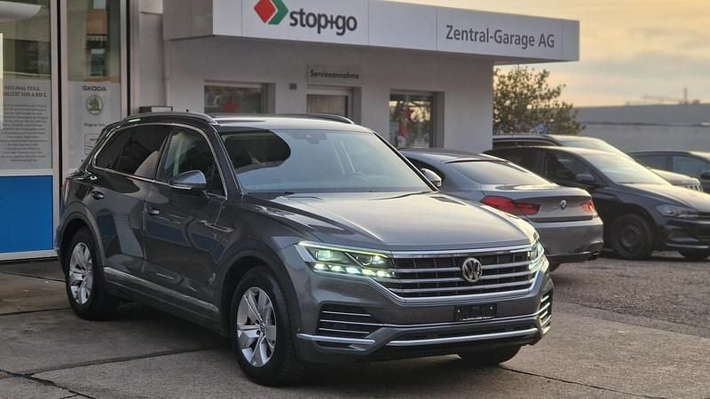 Grau Gebraucht 2020 VW Touareg Atmosphere SUV | CHF 41’500 - Bild 1/4