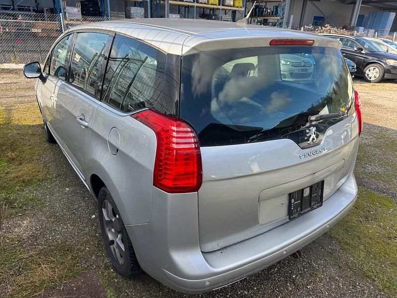 Gebraucht Peugeot 5008 115 PS (84 kW) 2013 Van / Kleinbus