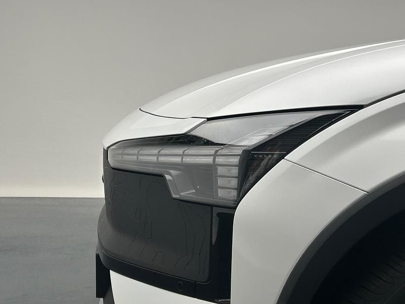 Neu Volvo EX30 CC Performance 314 kW (428 PS) 2025 Weiss SUV