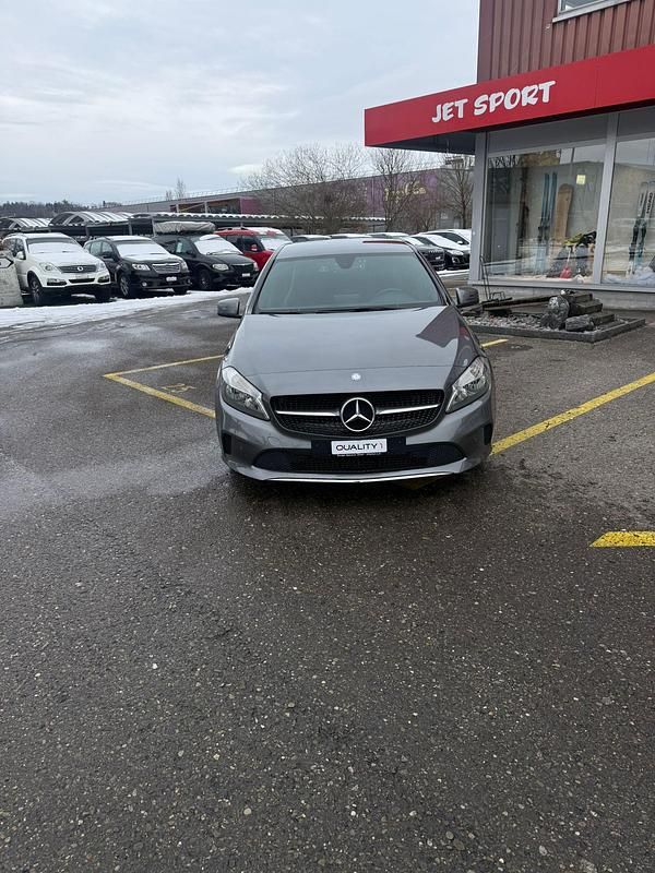 Gebraucht Mercedes A180 Style 122 PS (89 kW) 2016
