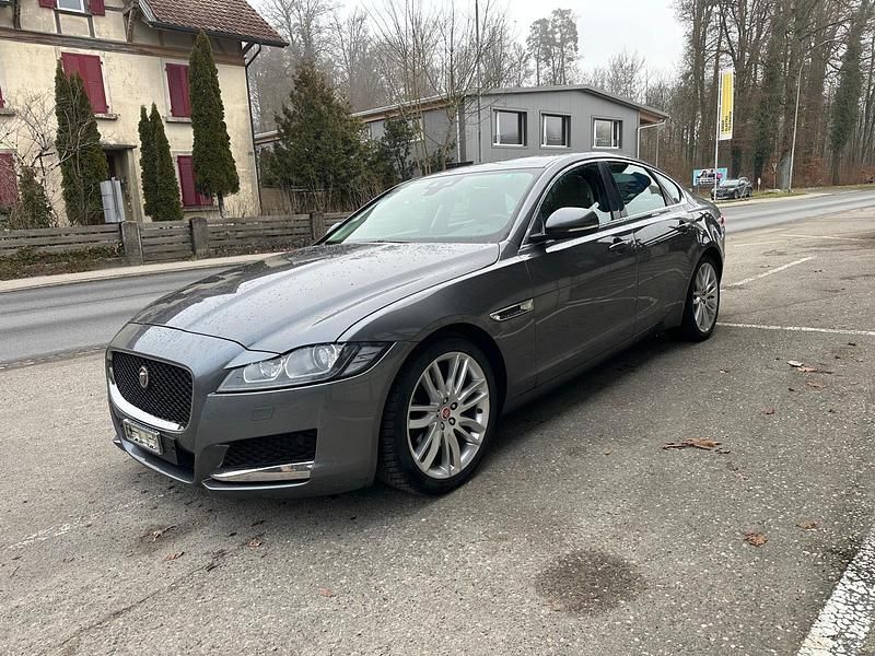 Gebraucht Jaguar XF Prestige 180 PS (132 kW) 2016