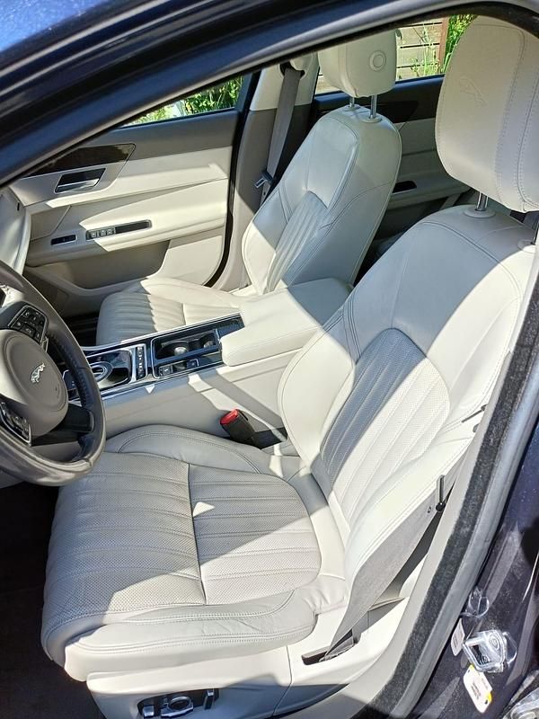 Gebraucht Jaguar XF Prestige 340 PS (250 kW) 2015