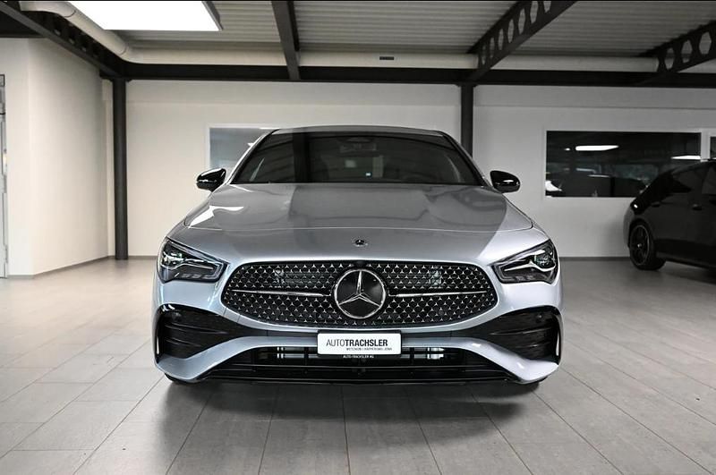 Neu Mercedes CLA250e AMG line 238 PS (175 kW) 2025 Silber Limousine