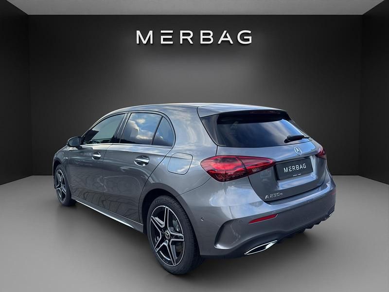Neu Mercedes A250 218 PS (160 kW) 2025 Grau Limousine