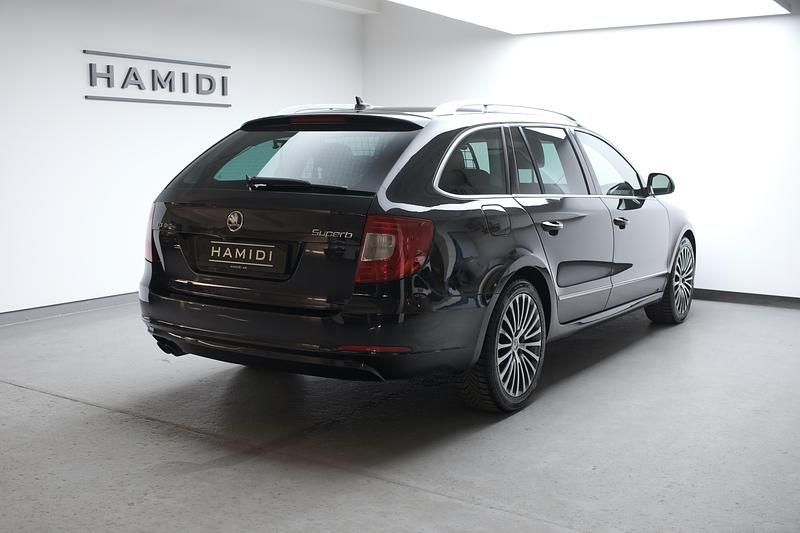 Gebraucht Skoda Superb LAURIN & KLEMENT 140 PS (102 kW) 2012 Kombi