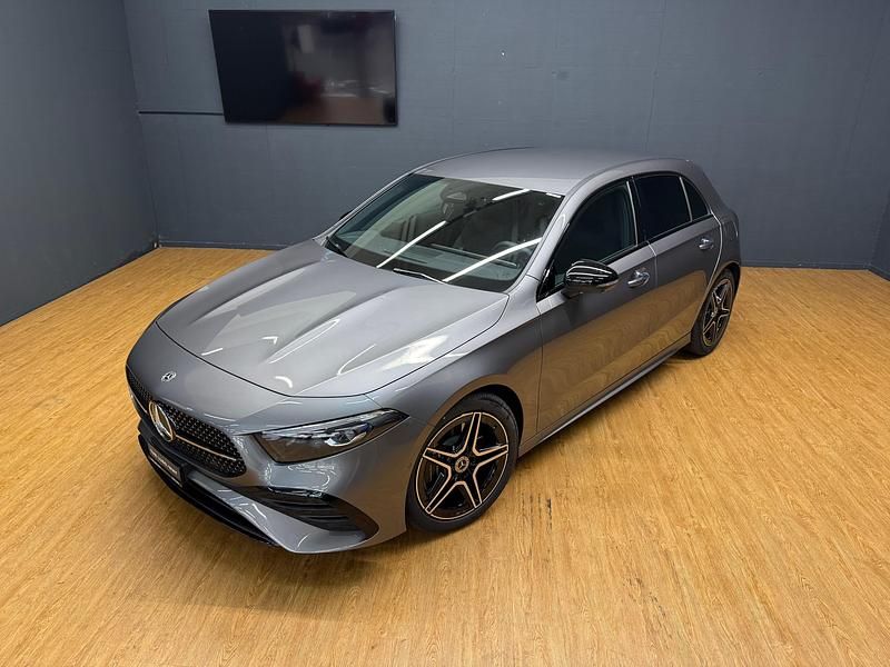 Grau Gebraucht 2025 Mercedes A250 AMG Limousine | CHF 55’900 - Bild 1/4