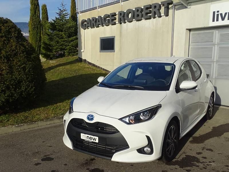 Weiss Gebraucht 2023 Toyota Yaris Hybrid Trend Limousine | CHF 22’200 (Guter Preis) - Bild 1/4