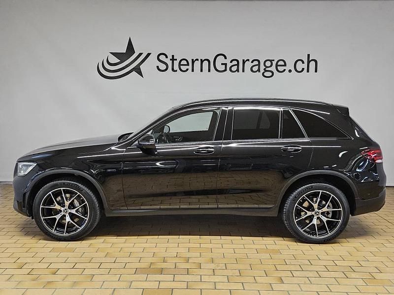 Gebraucht Mercedes GLC300e AMG line 317 PS (233 kW) 2021 Schwarz SUV