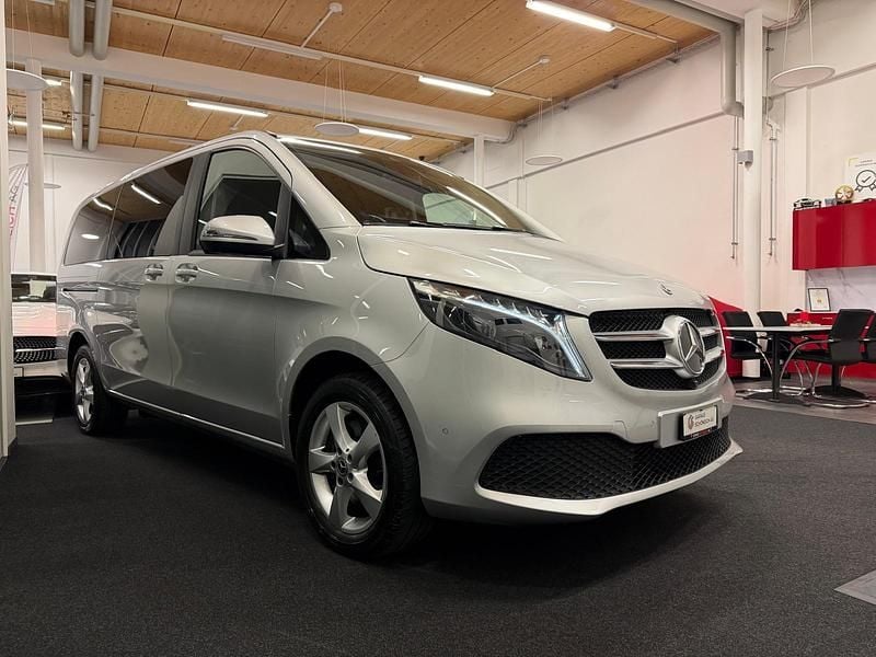 Gebraucht Mercedes V220 163 PS (119 kW) 2022 Grau Van / Kleinbus