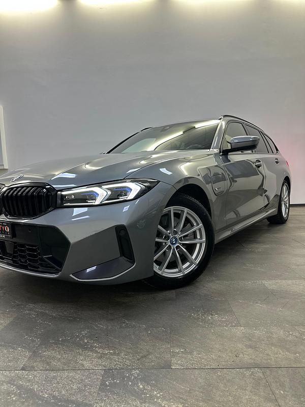 Gebraucht BMW 330e M Sport 292 PS (214 kW) 2023 Kombi