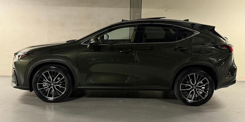 Neu Lexus NX450h+ E-FOUR 309 PS (227 kW) 2025 SUV