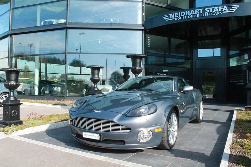 Grau Gebraucht 2002 Aston Martin Vanquish Coupé | CHF 86’900 - Bild 1/4
