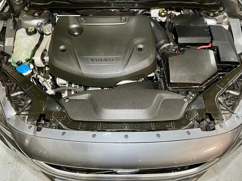 Gebraucht Volvo V40 R-Design Kinetic 120 PS (88 kW) 2015 Limousine