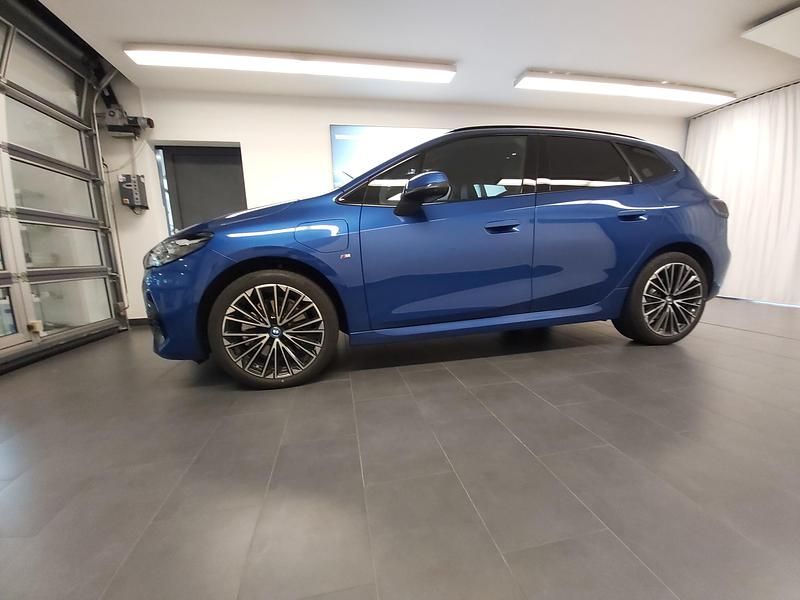 Gebraucht BMW 230 M Sport 150 PS (110 kW) 2024 Blau Van / Kleinbus