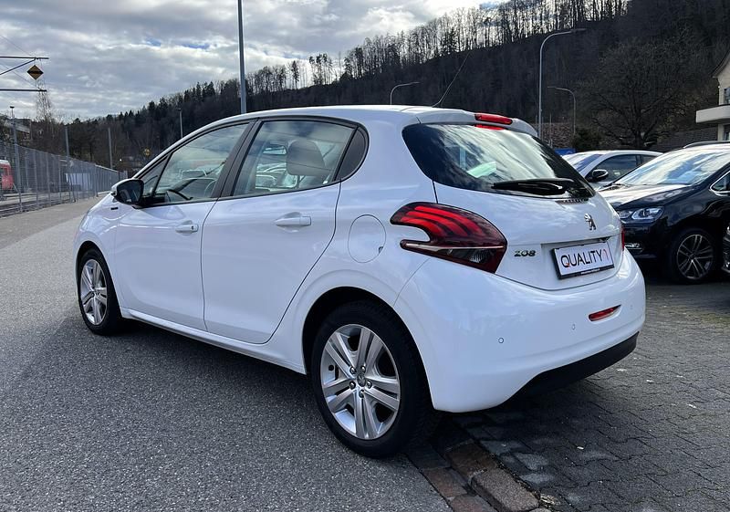 Gebraucht Peugeot 208 Signature Sky 82 PS (60 kW) 2019 Kleinwagen
