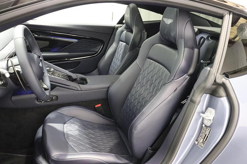 Neu Aston Martin DB12 680 PS (500 kW) 2026 Blau Coupé